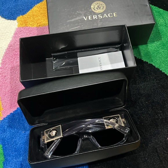 Brand new sun glasses 100 % authentic for men great for skiing - Picture 3 of 10